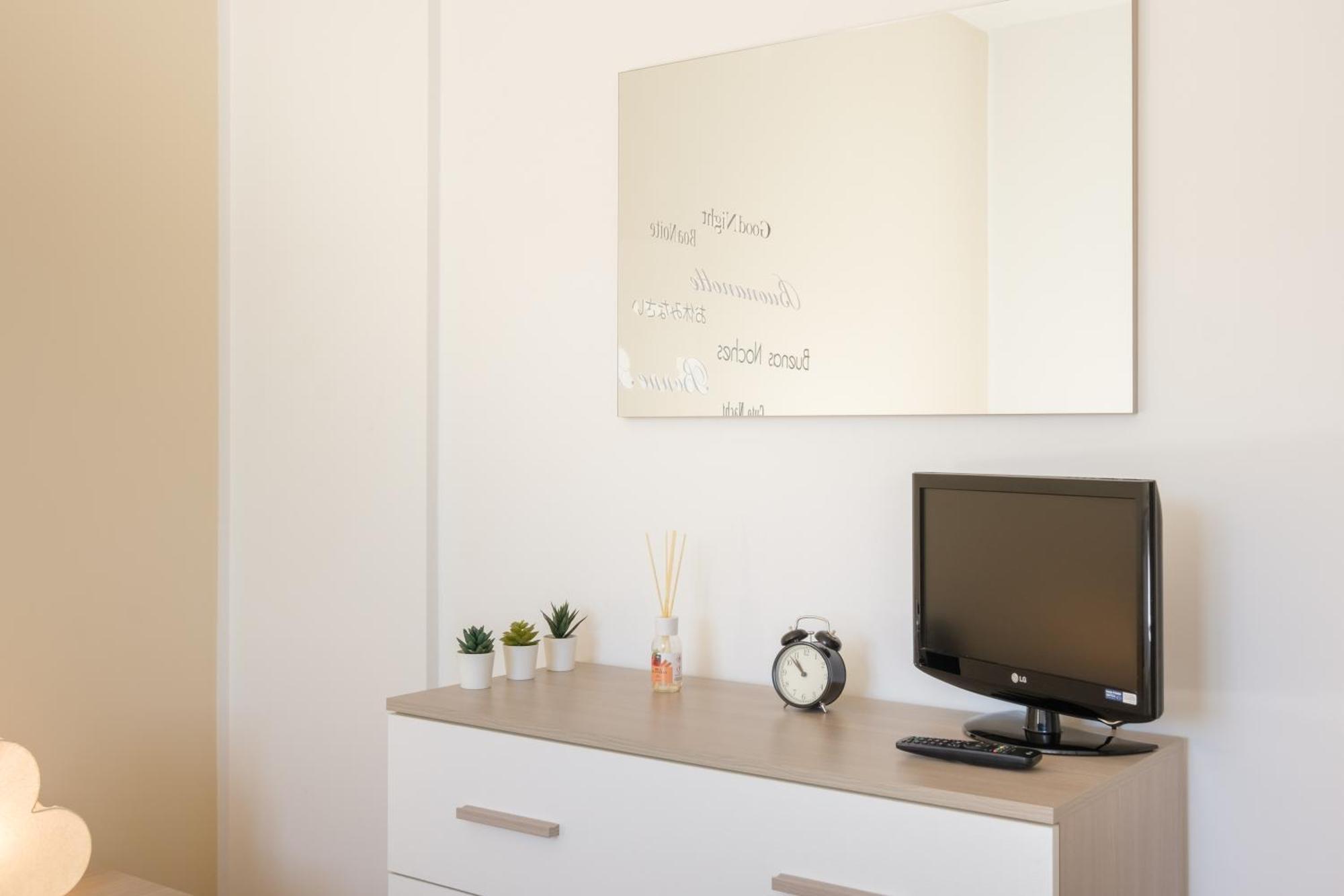 Scandellari Apartments - Stylish Stay For Two Guests Болонья Экстерьер фото