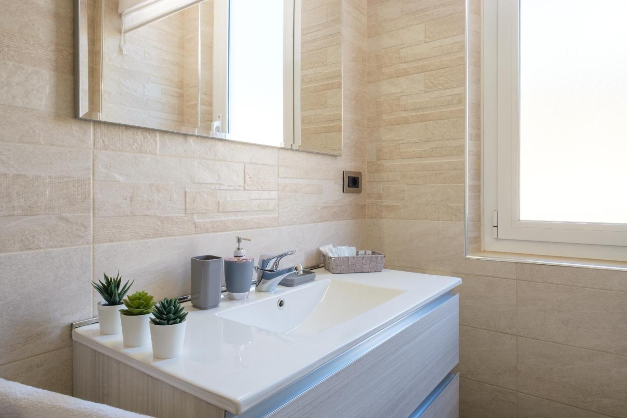 Scandellari Apartments - Stylish Stay For Two Guests Болонья Экстерьер фото